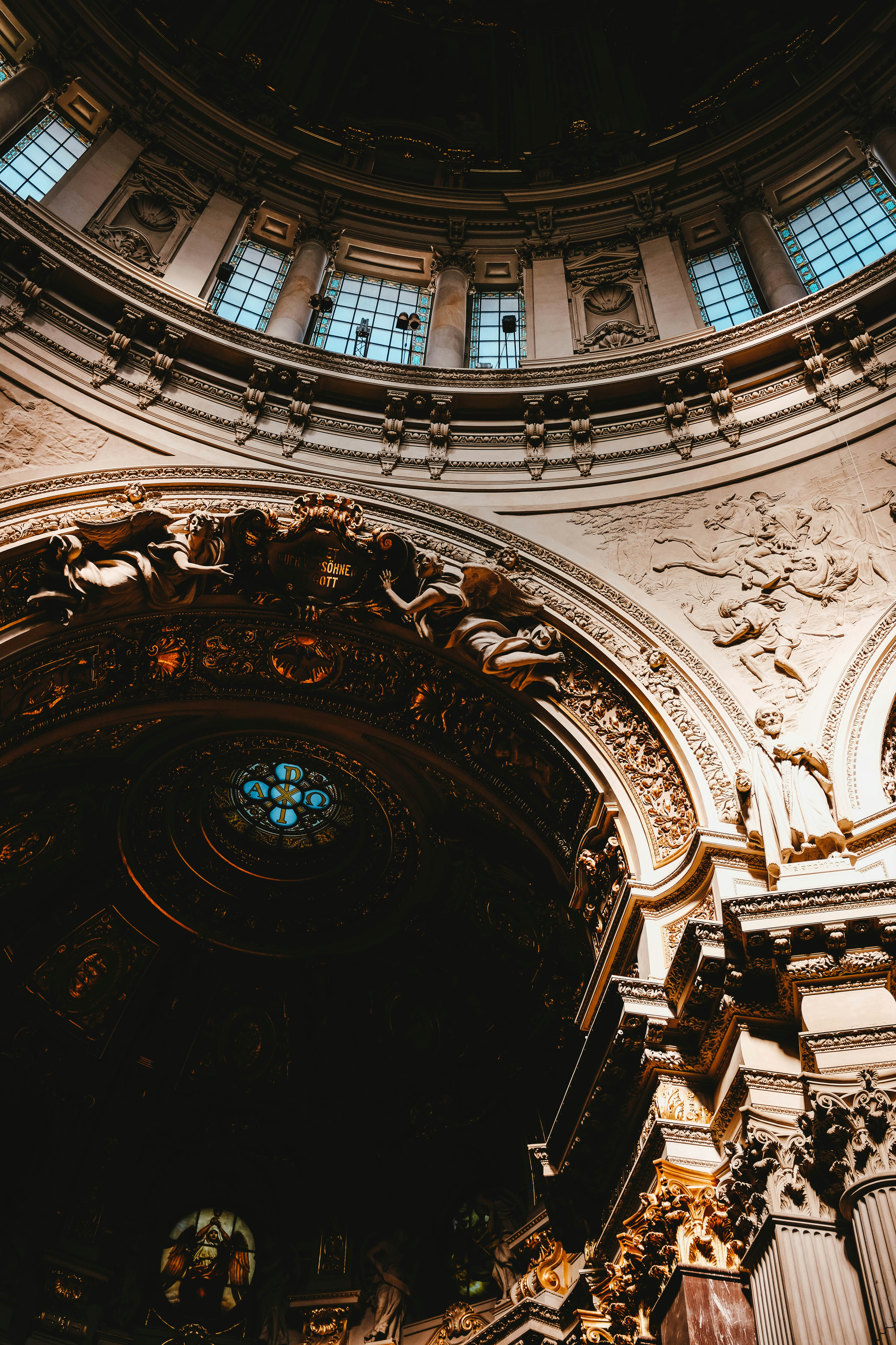 Photo by adrienolichon