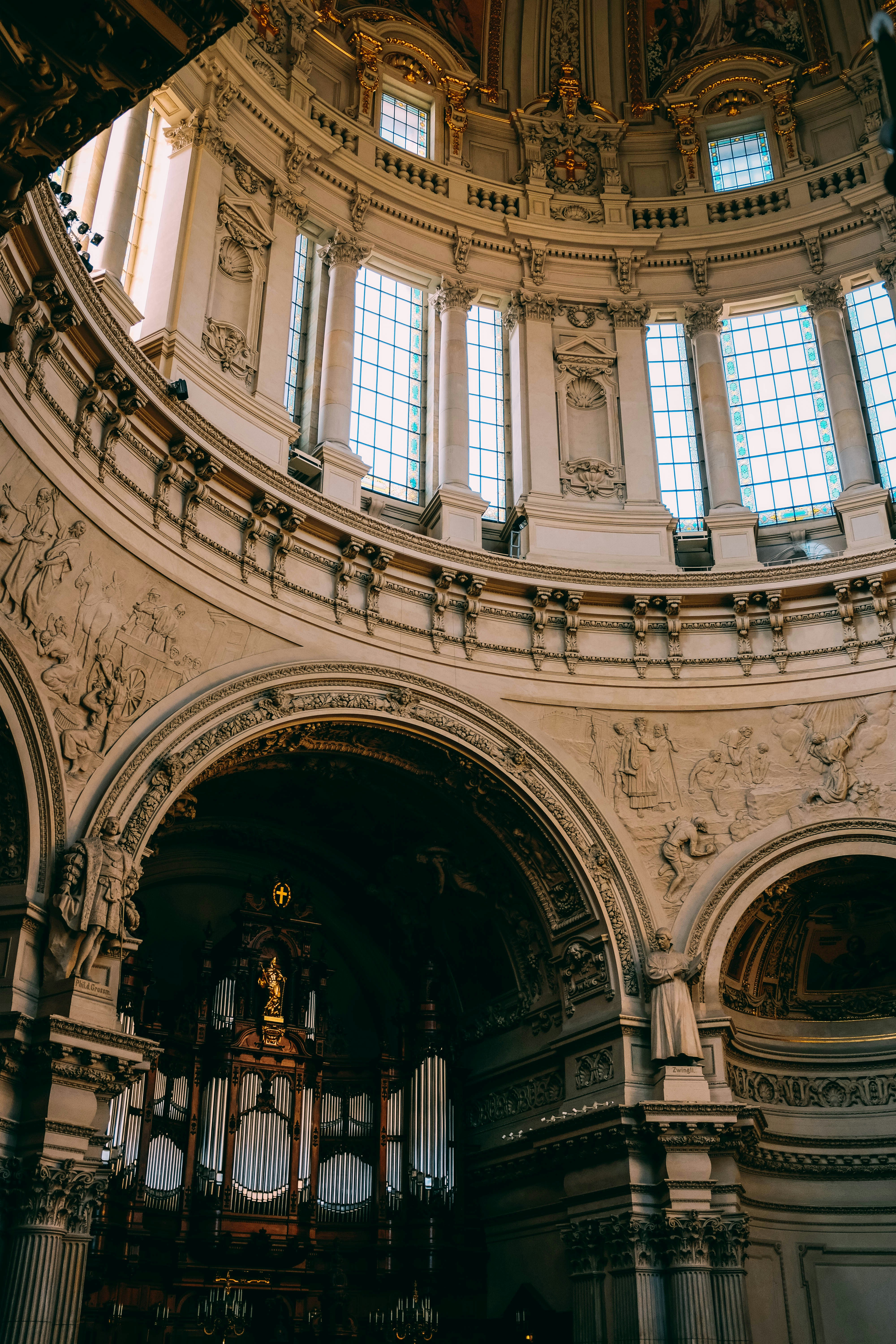 Photo by adrienolichon