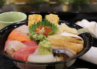 raw meat in black bowl