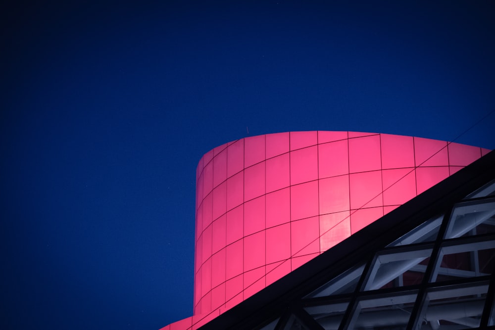 분홍색 건물