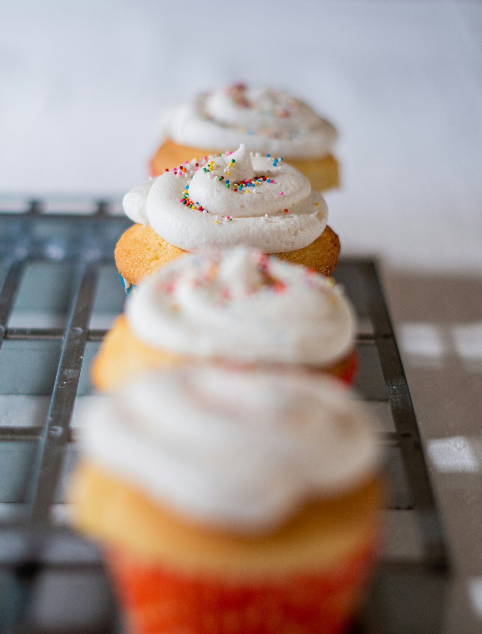 Sony a6300 + Sony FE 50mm F1.8 sample photo. Baked cupcakes photography