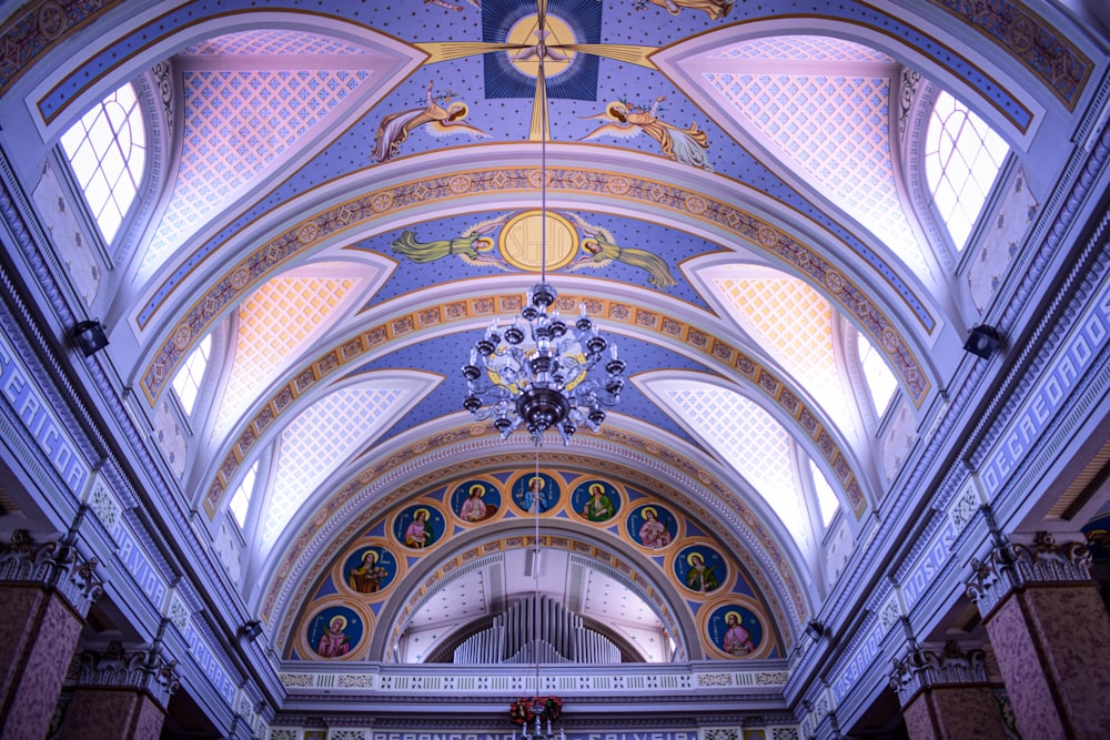 gray, blue and yellow interior of the Grand Central Terminal