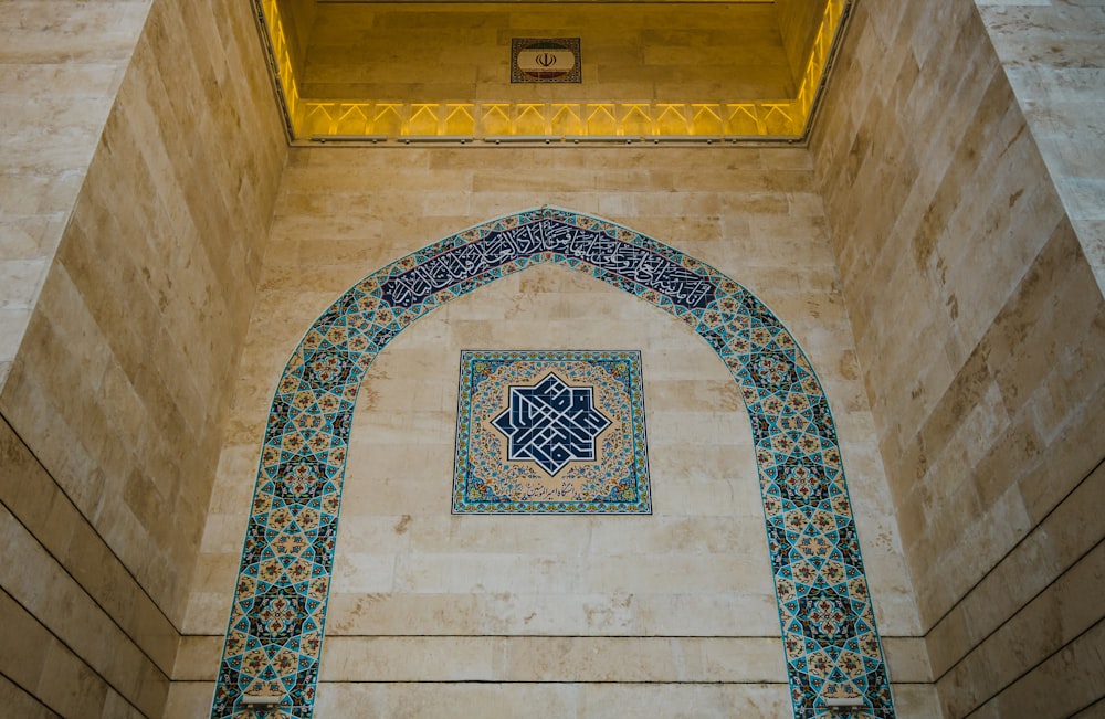 mosaico marrone e blu