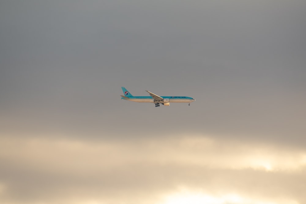 airborne airplane