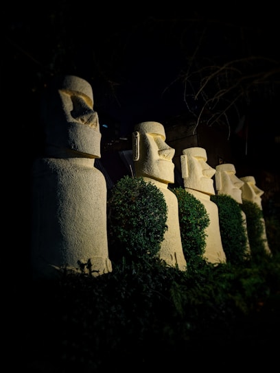 totem statues