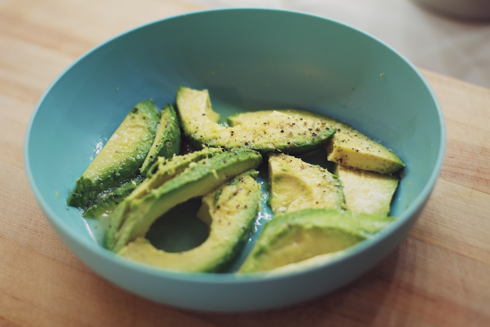 bowl of sliced avocadoes
