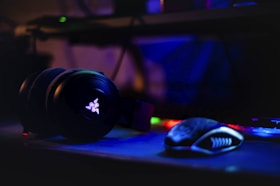Razer headset mouse brick breaker breakout uncatchable homers master gaming pc game arcade