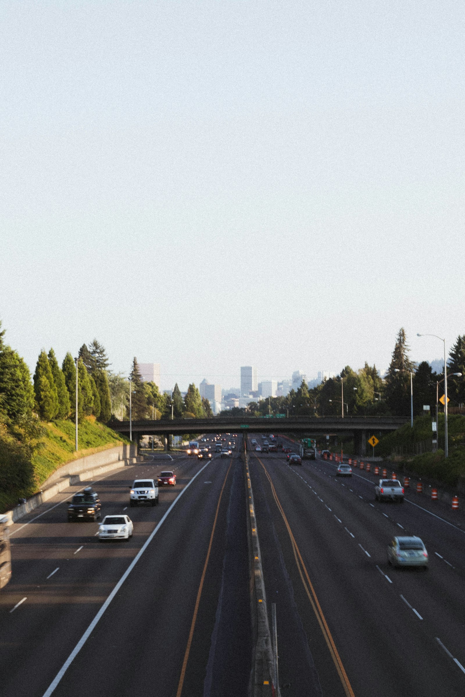 Canon EOS M5 + Canon EF 50mm F1.8 STM sample photo. Vehicles on road photography