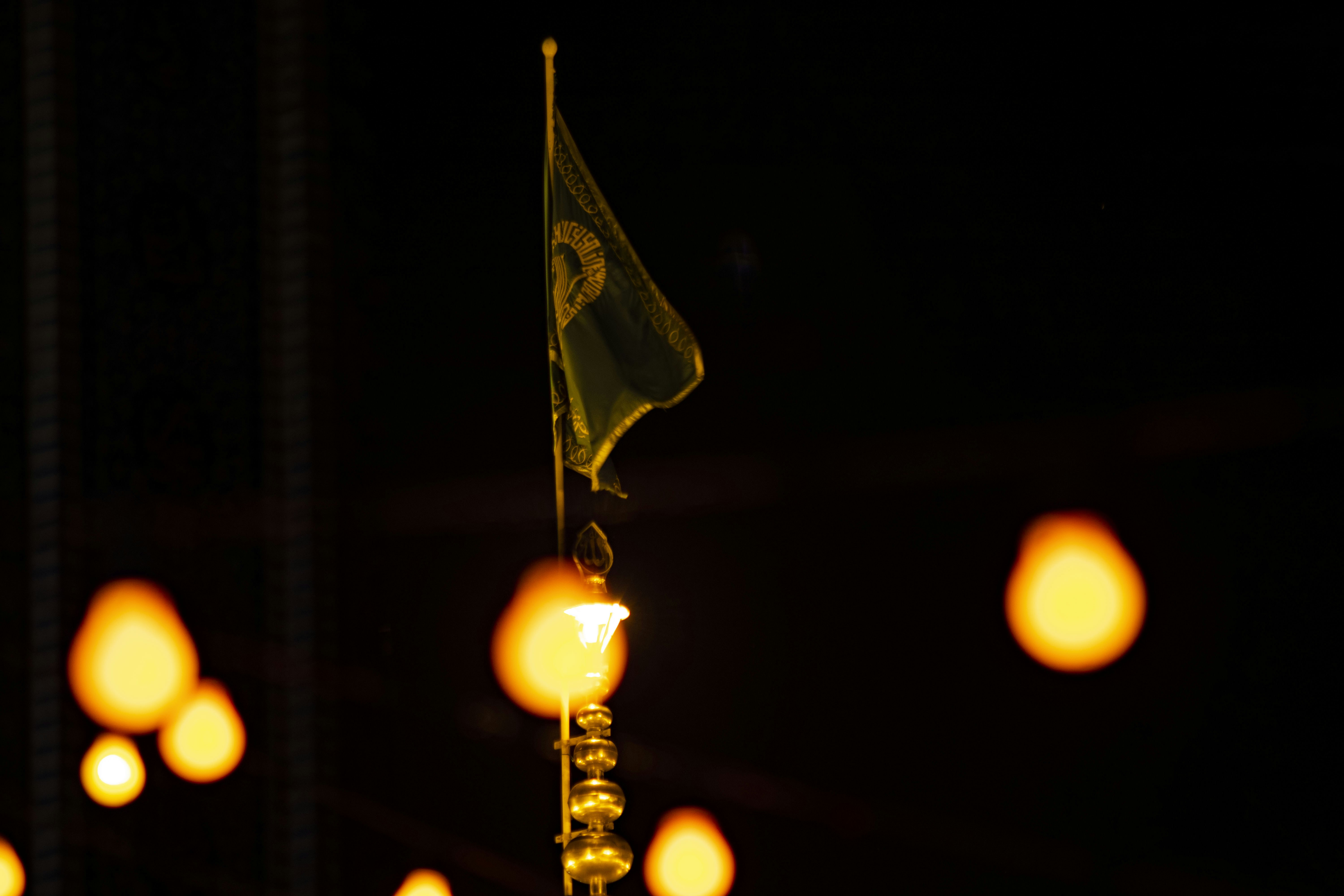 Floating feather flag icon