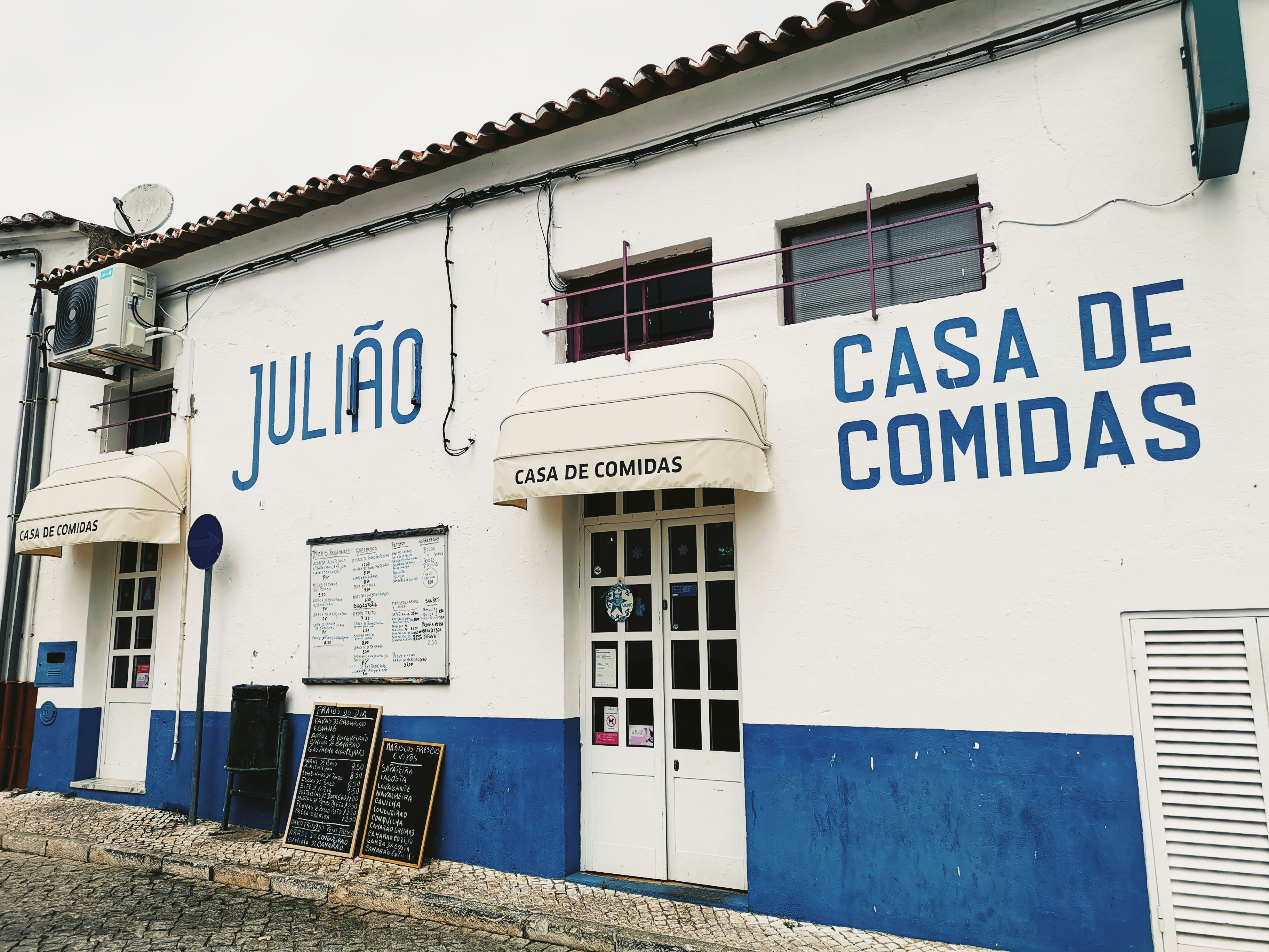 white and blue Casa De Comidas building