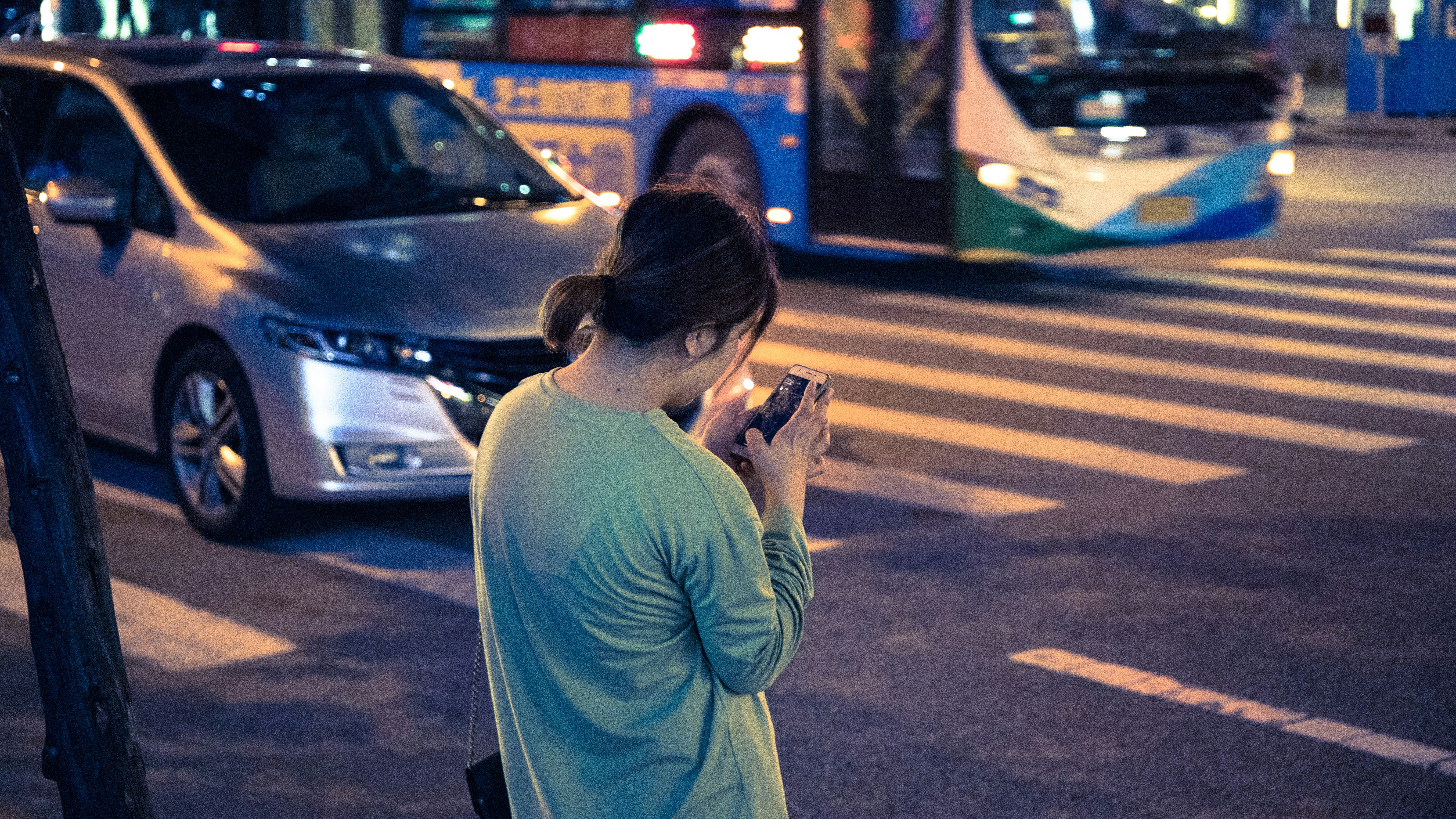 person on the phone after car accident - how to contact a tampa rideshare accident lawyer