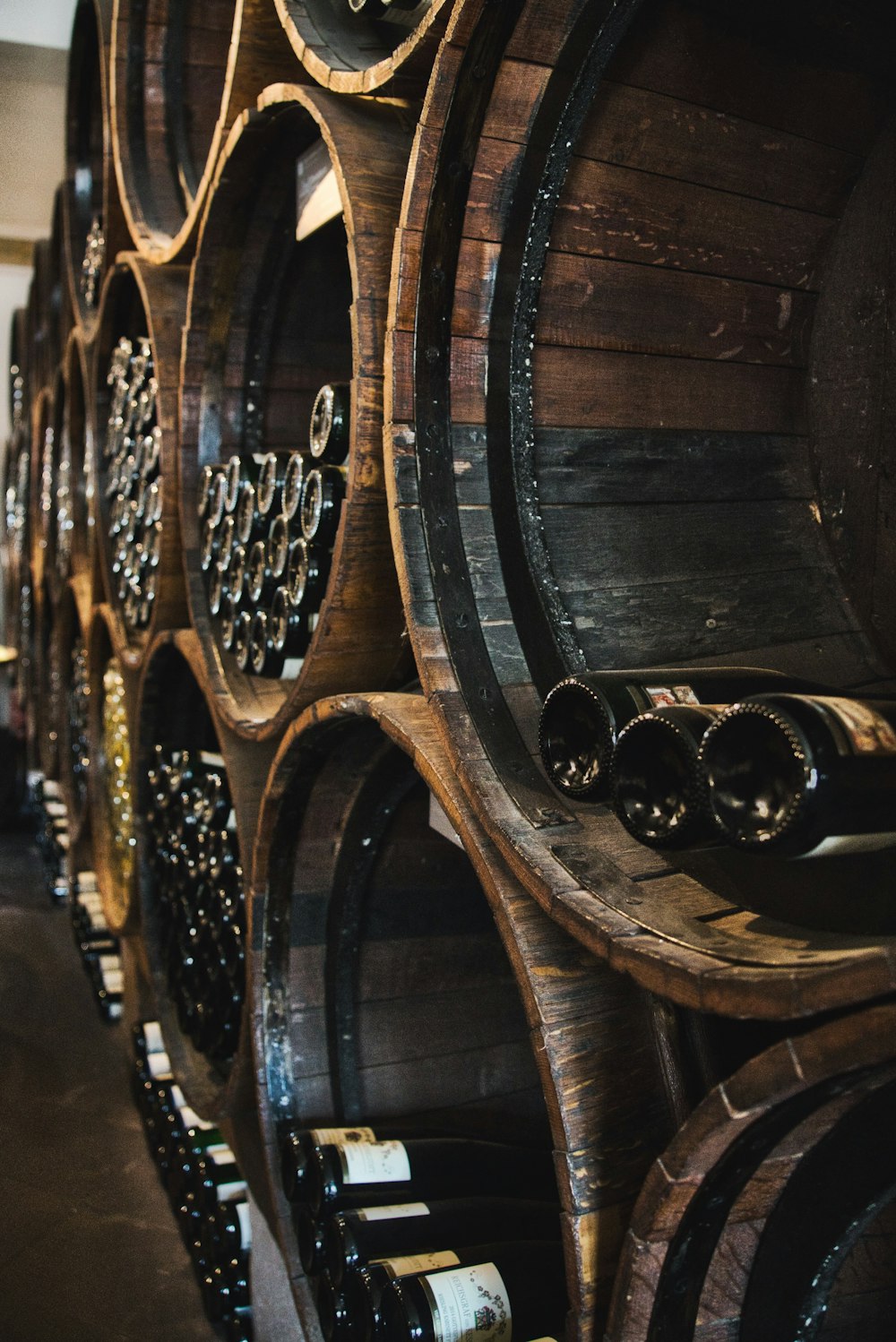 shallow focus photo of brown wooden barrel