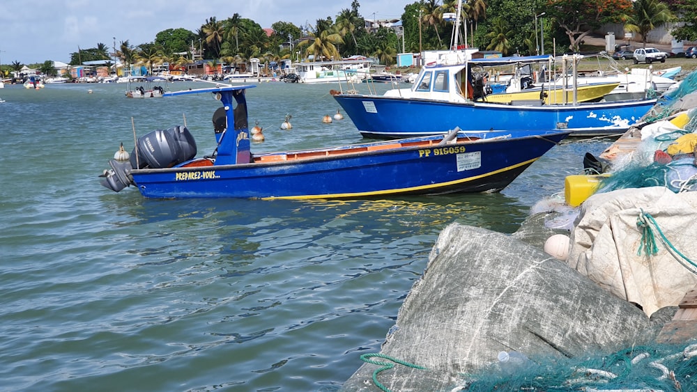 barcos pelo convés