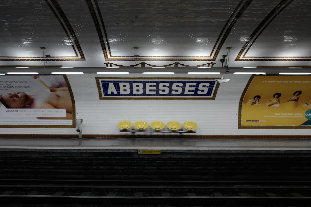 Abbesses train station