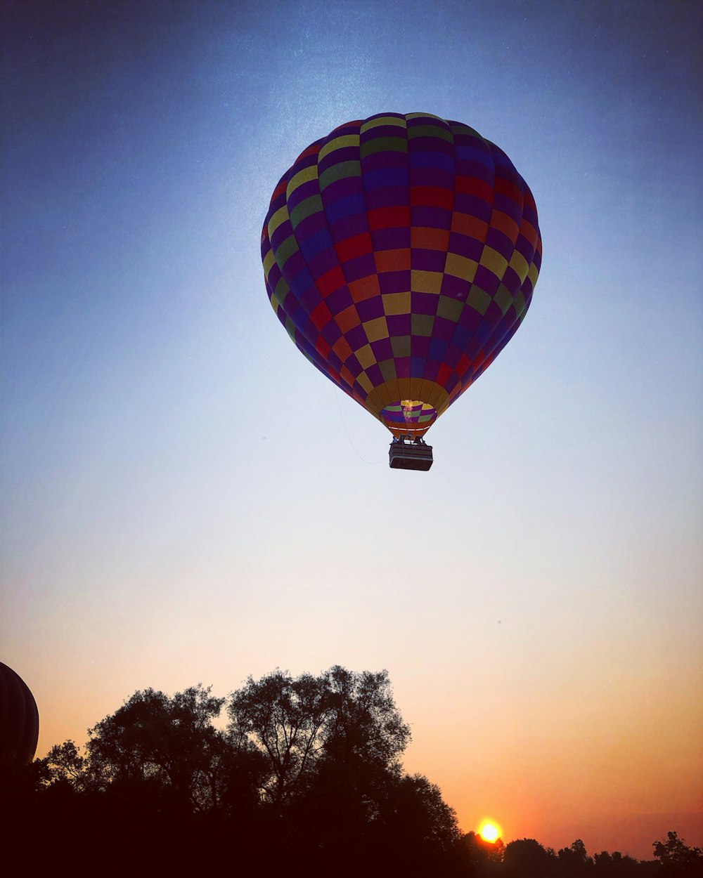 red and blue hot air balloon