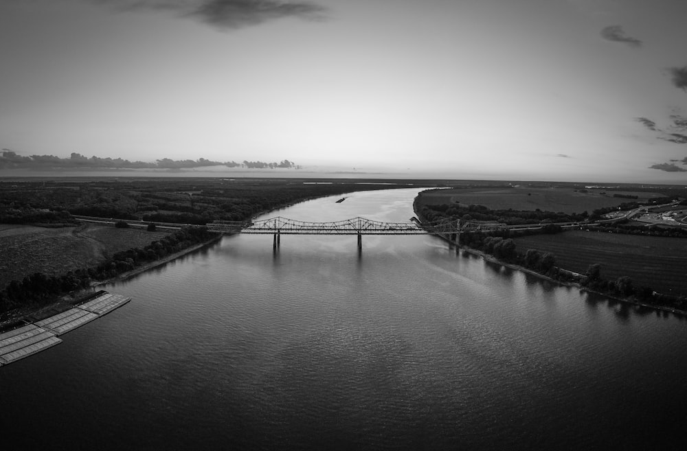 Silhouette der Brücke