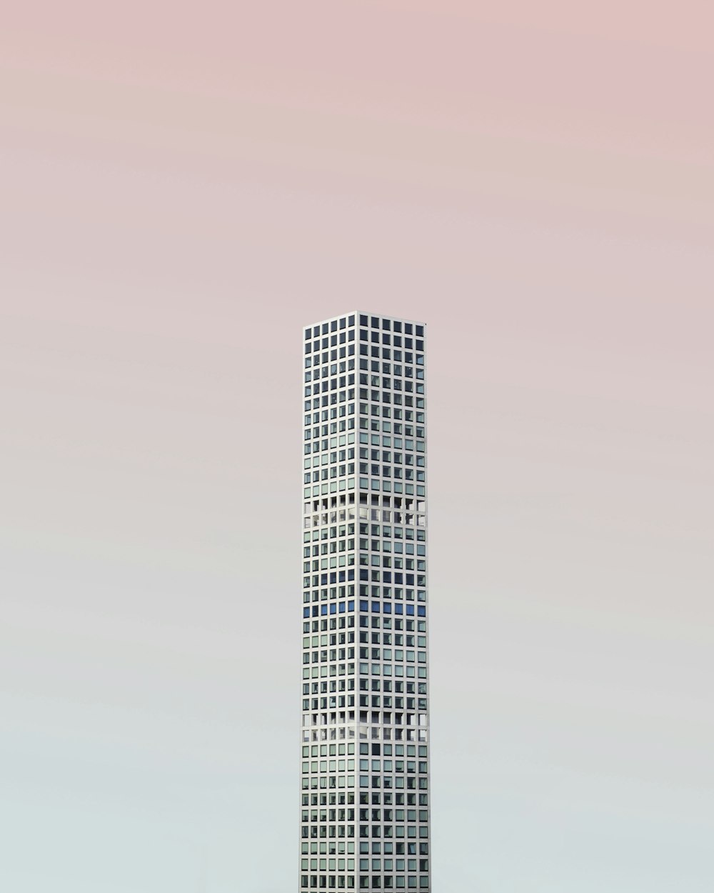 gray high-rise building