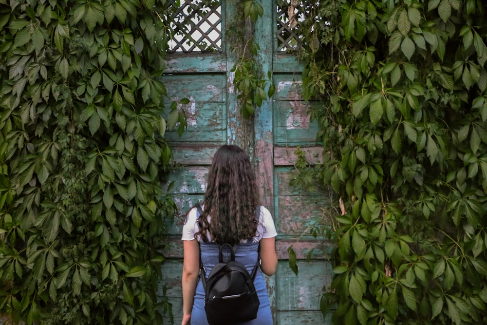 woman wearing black backpack