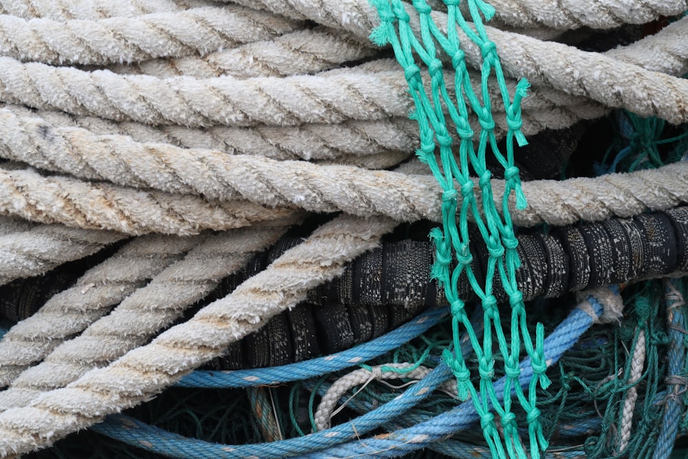 brown rope besides green net