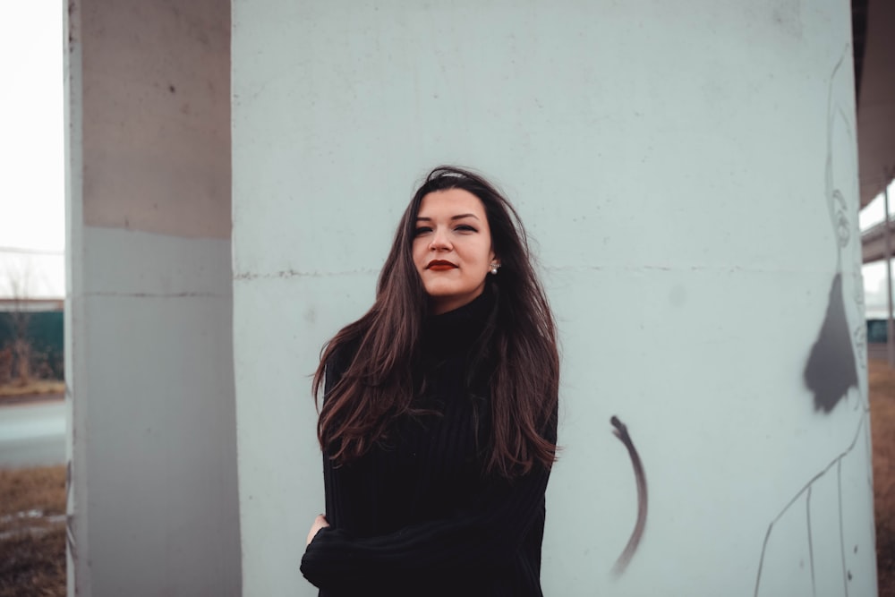 woman in black long-sleeved shirt