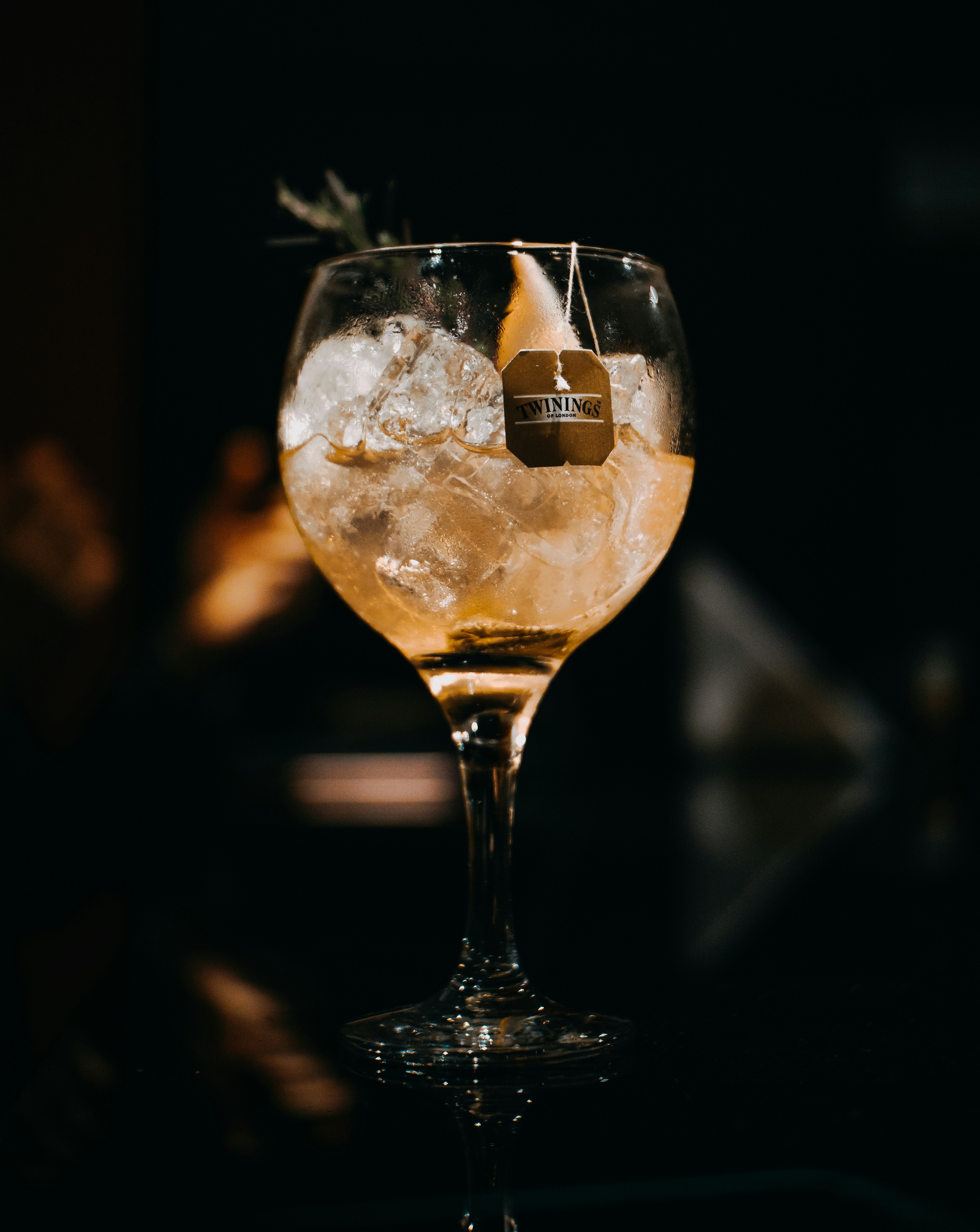 Foto de enfoque selectivo de copa de cóctel