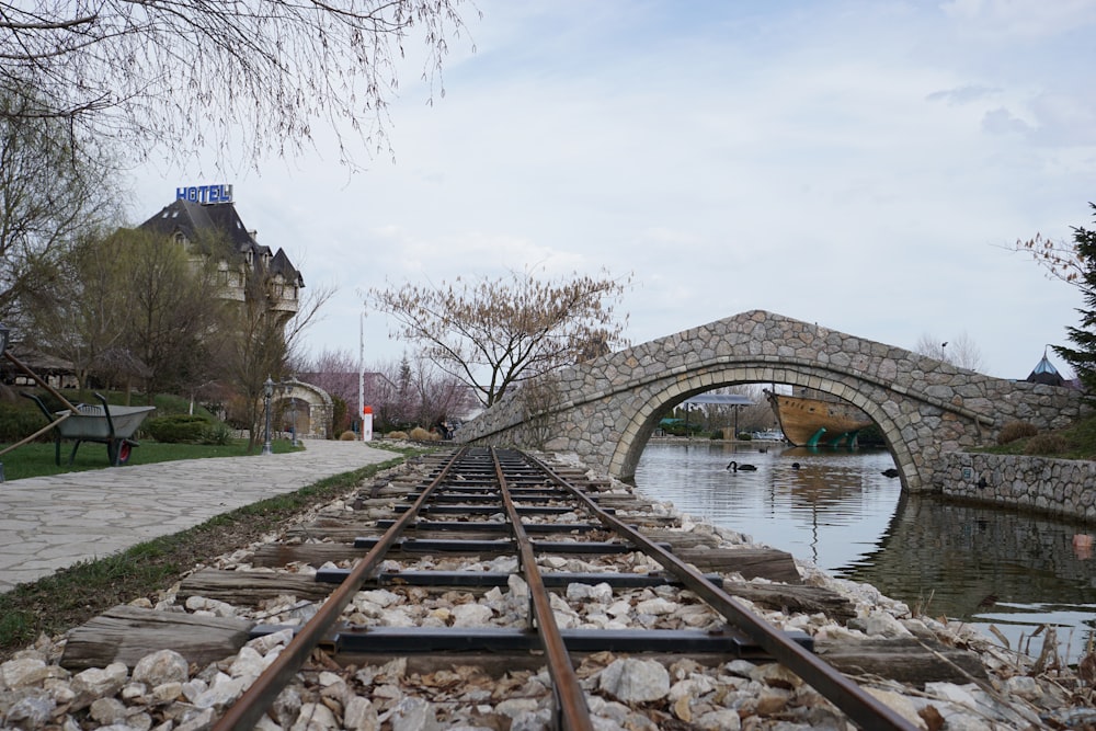 grey concrete bridge