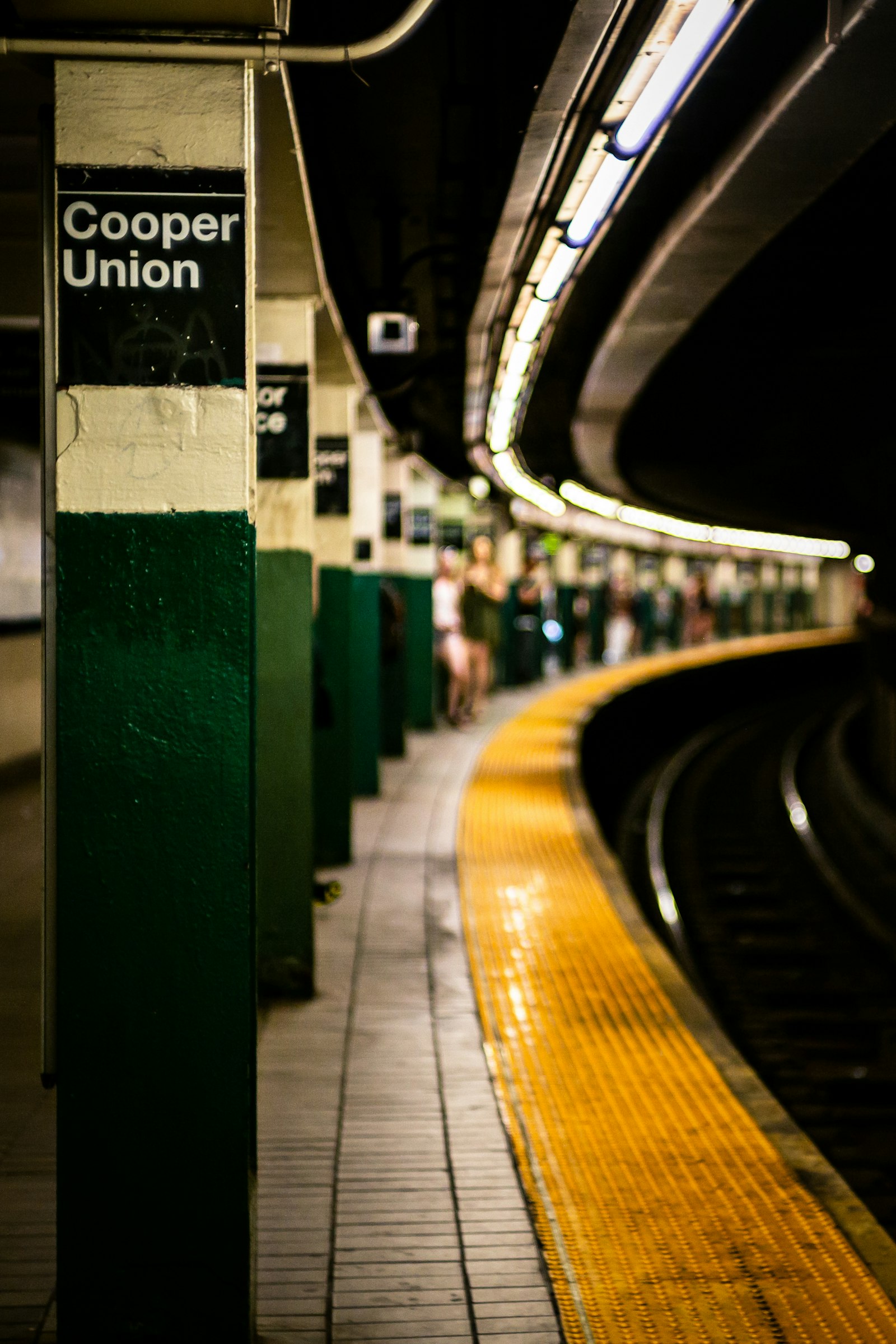 Summilux-M 1:1.4/50 sample photo. Cooper union train station photography