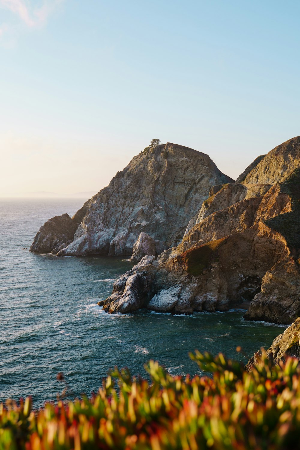 ock mountains facing ocean