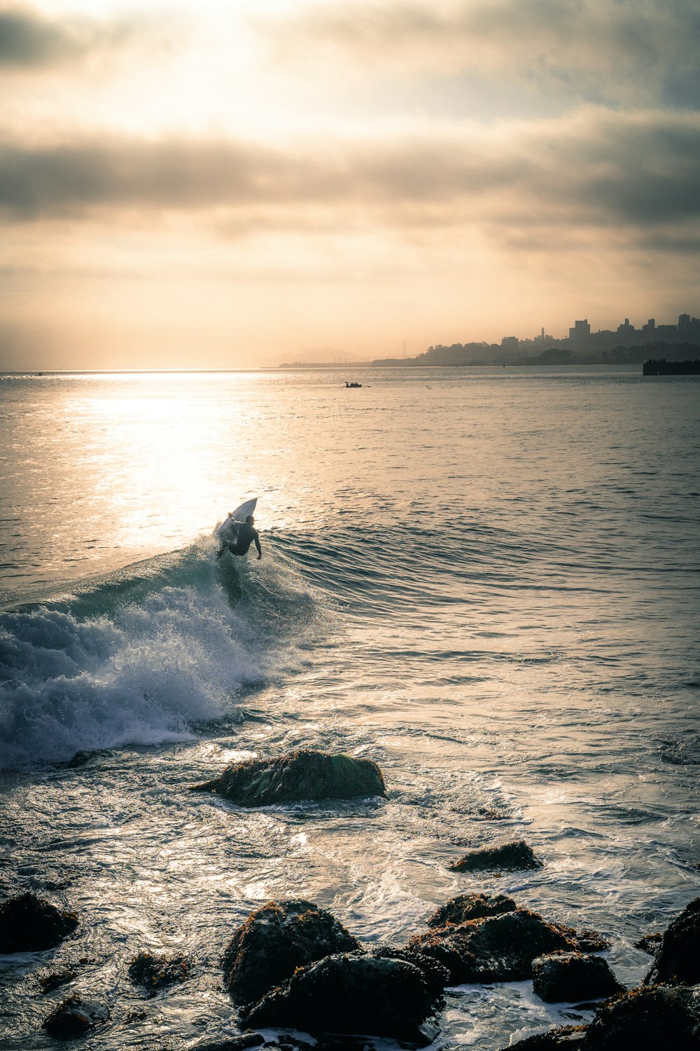 サーフィンする人の写真 Unsplashで見つける壁紙の無料写真