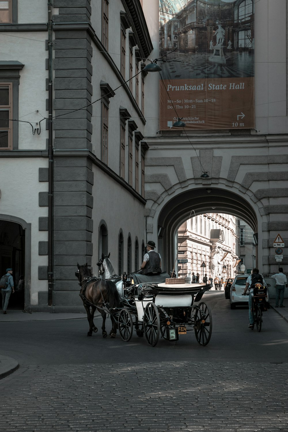 chariot near road