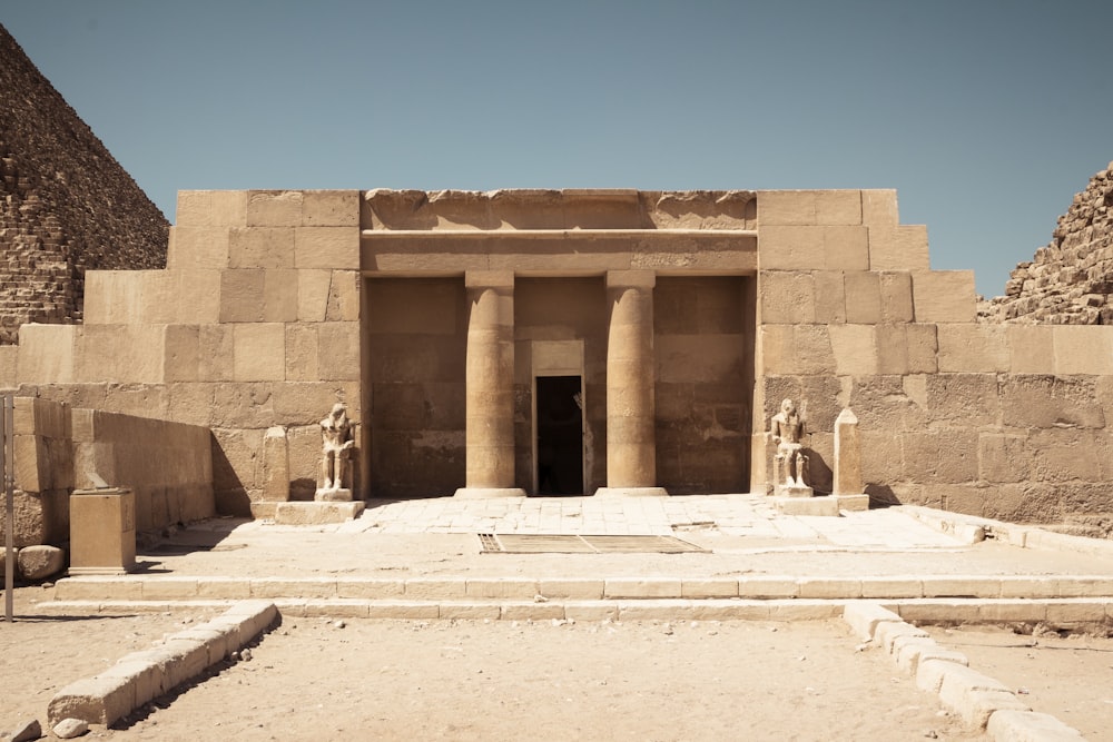 Le temple mortuaire de Khéops à la pyramide de Gizeh