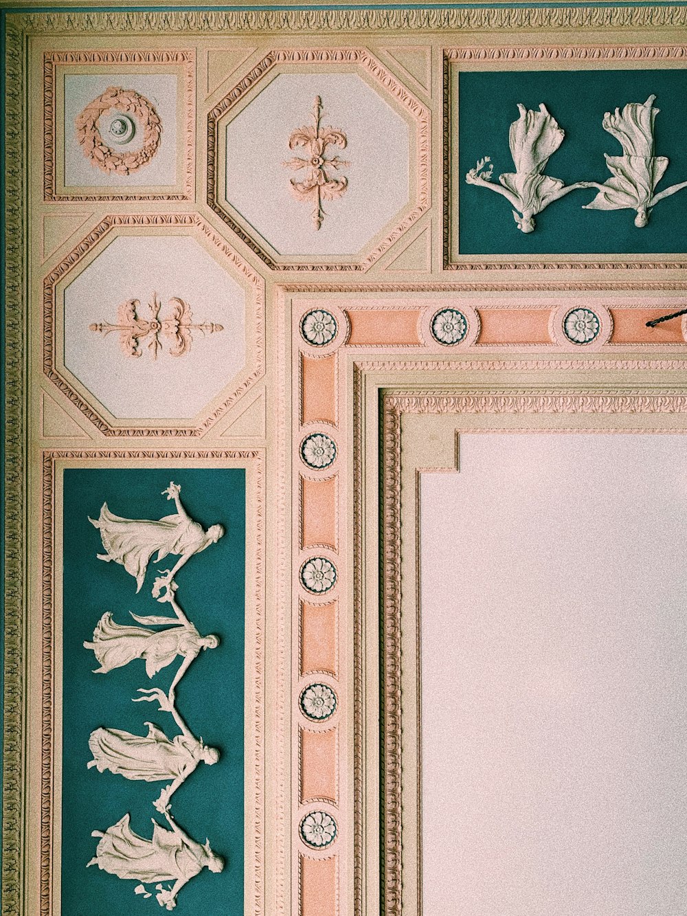 beige and blue cornice wallpaper