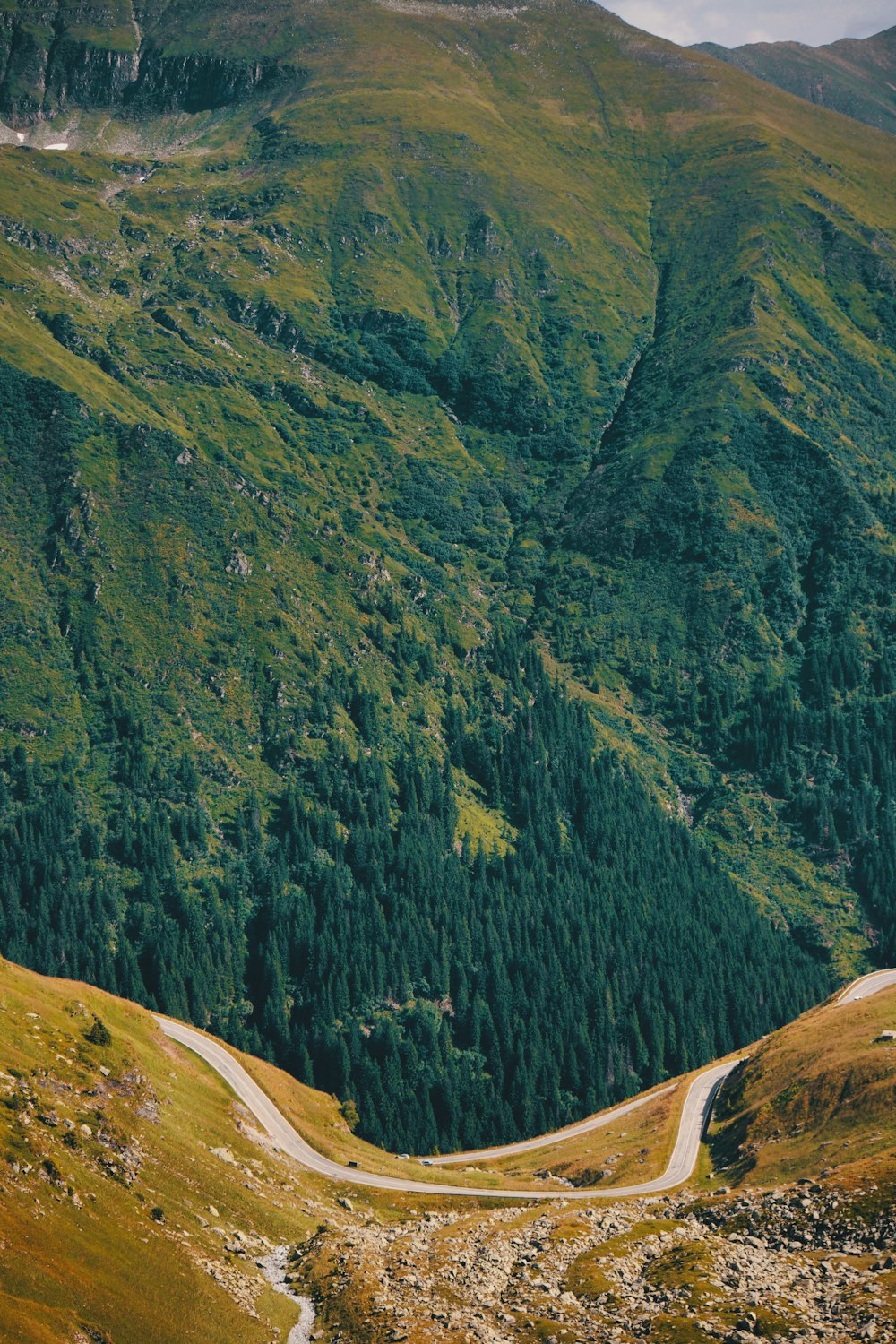 landscape photo of mountain during daytime