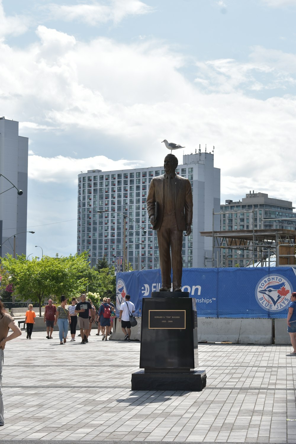 statue of a man in the city