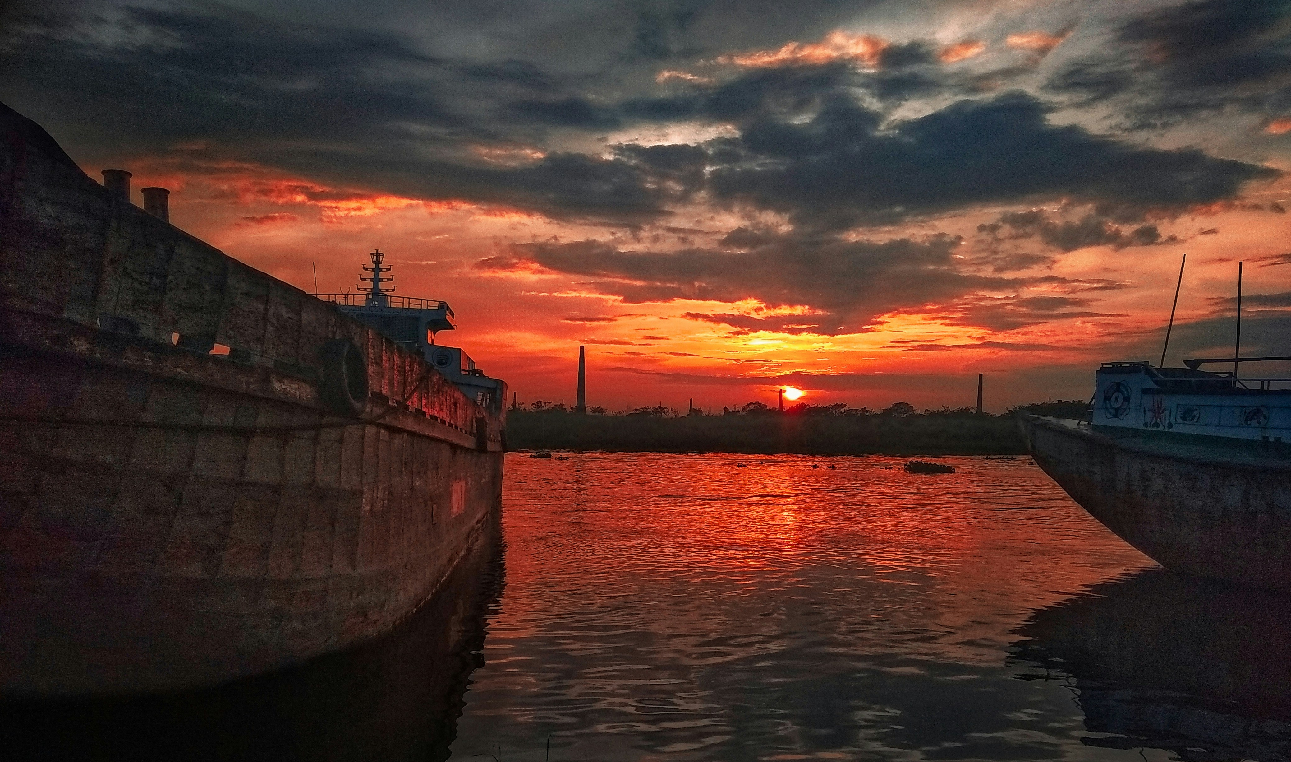 Photo by monirhasnan