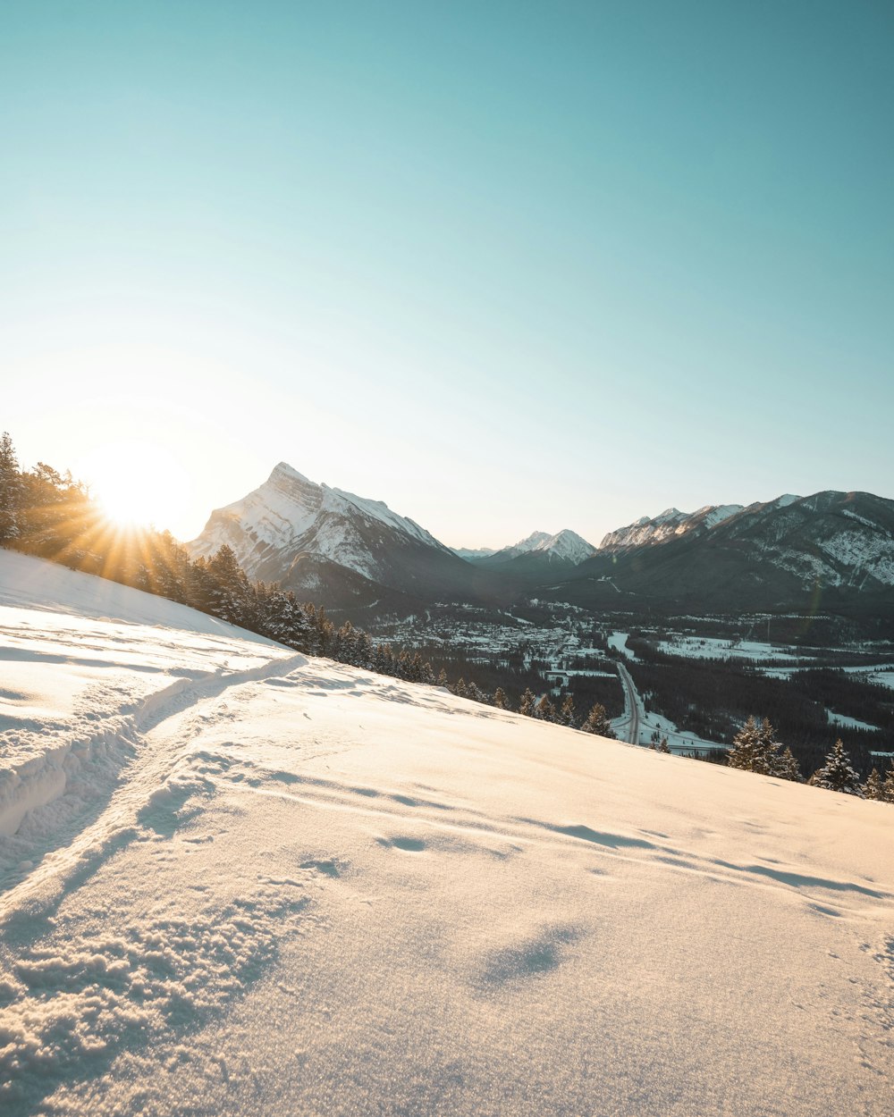 white mountain during daytime