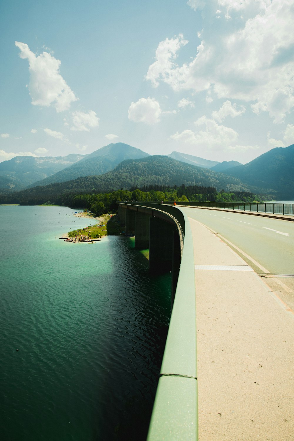 grey concrete bridge