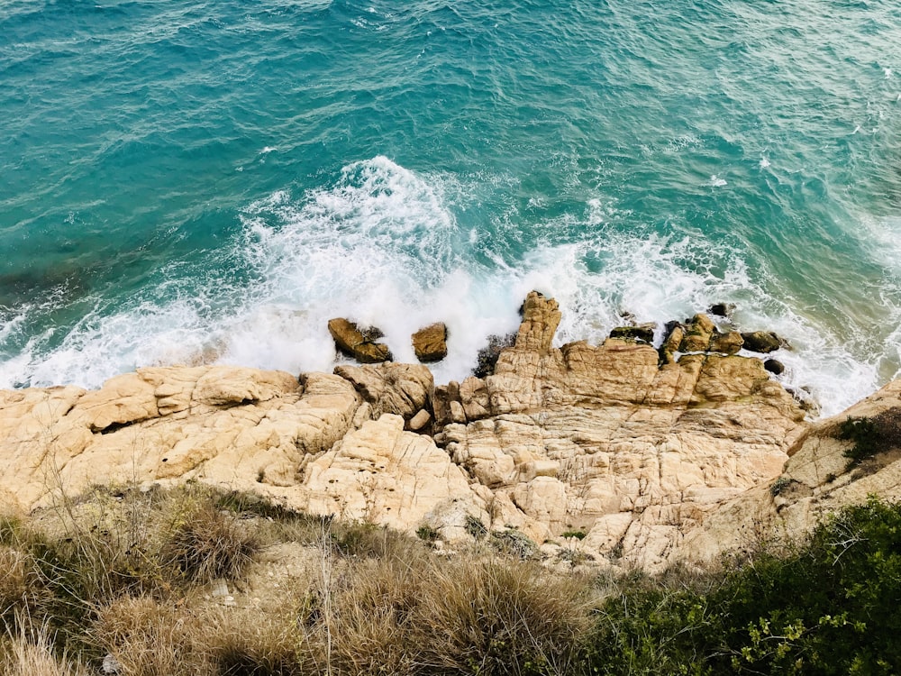 ocean wave crashing on rocks