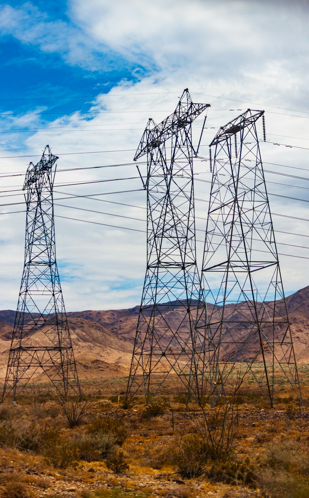 Elektrische Pfosten aus grauem Metall