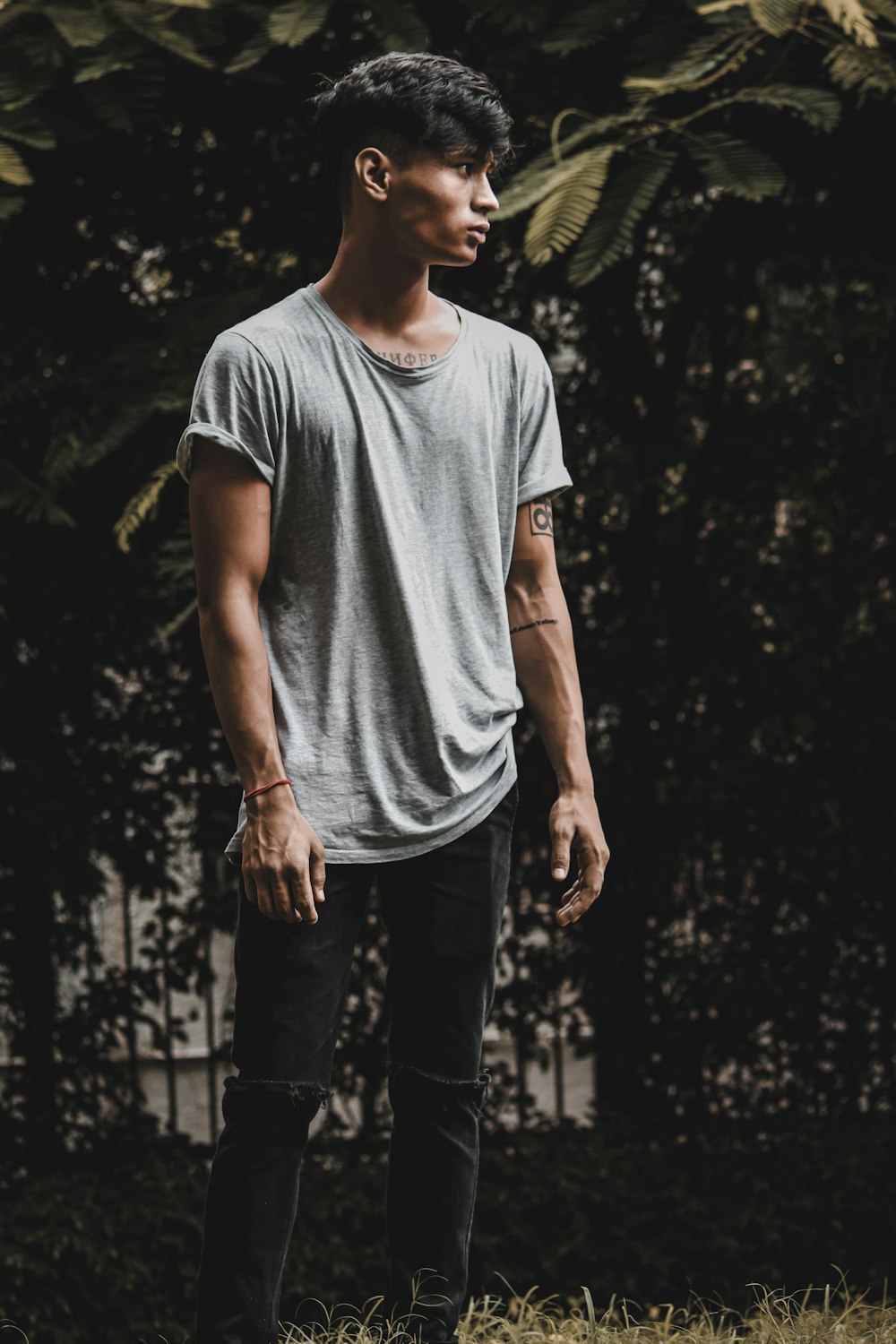 man wearing gray crew-neck tee shirt