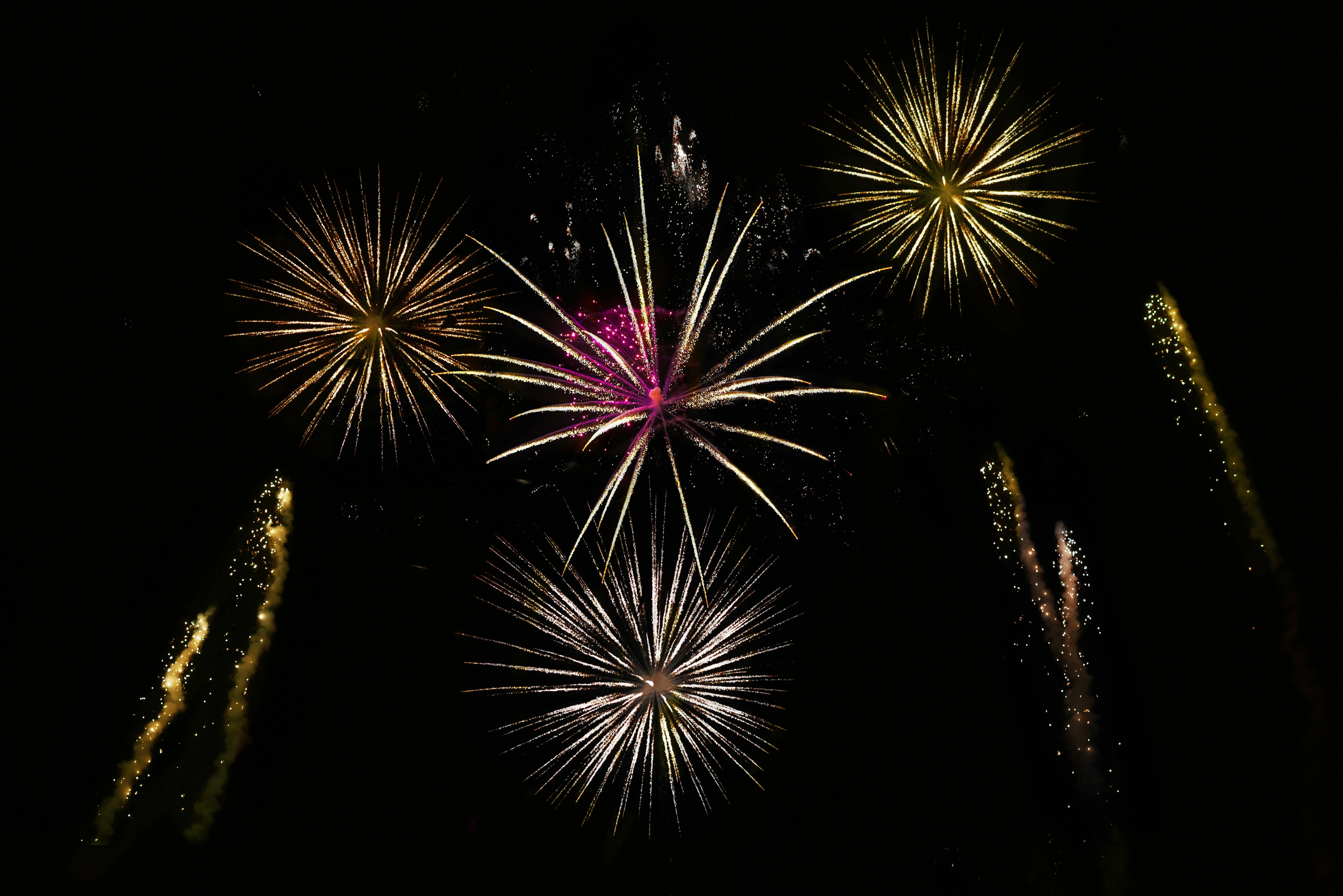 Nikon AF-S Nikkor 85mm F1.4G sample photo. Firework display photography