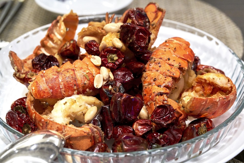 Gegrilltes Fleisch auf Schüssel