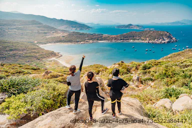 画像を挿入することができます。リンクの埋め込みや、Unsplash, GIPHYいったフリー素材サイトから直接埋め込むこともできます。