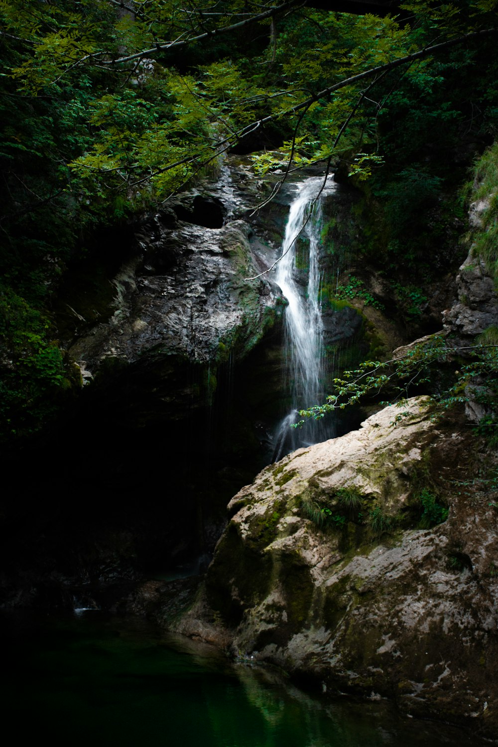 photography of waterfalls during daytime