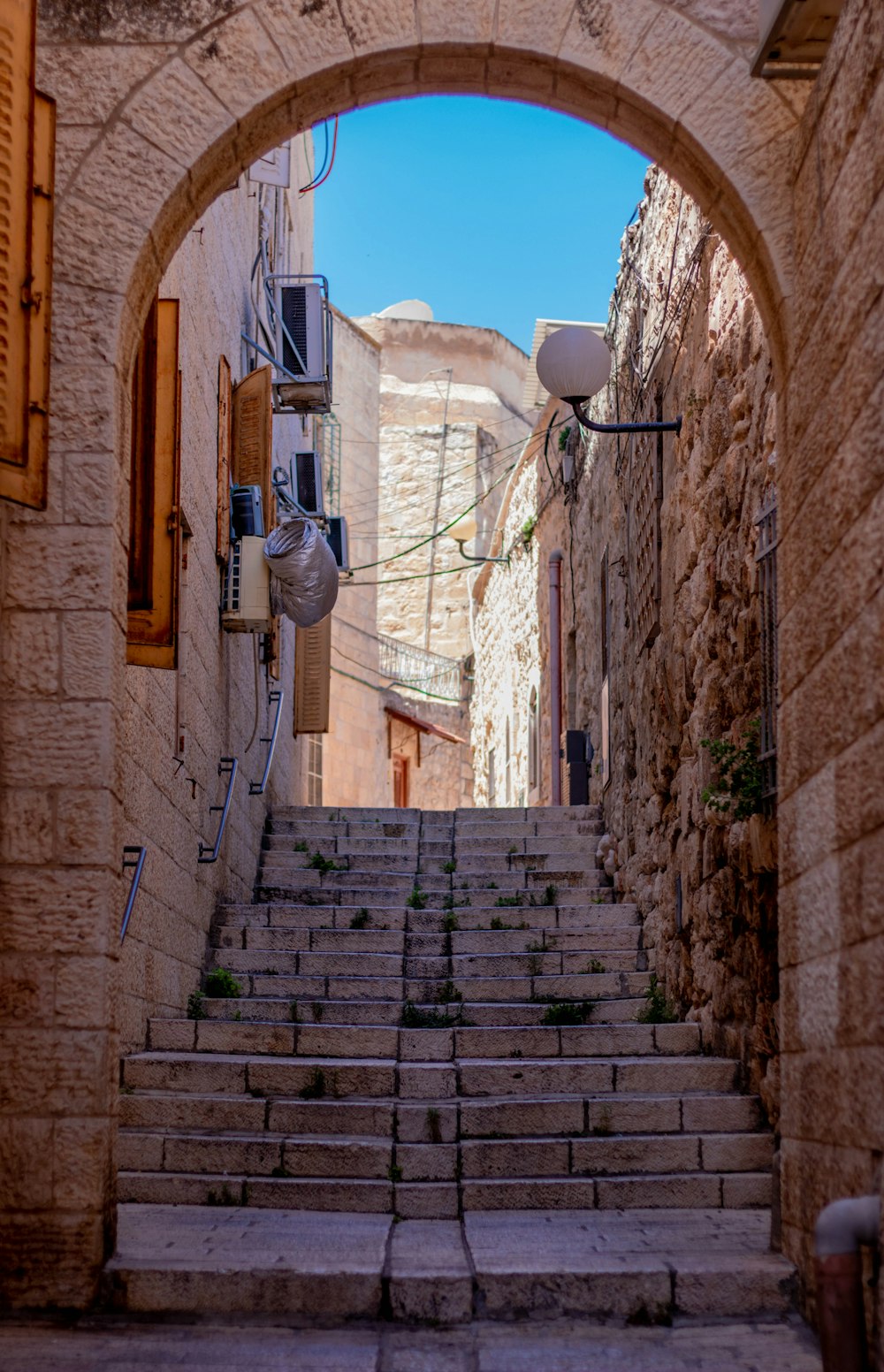 a narrow alleyway with stone steps leading up to a building