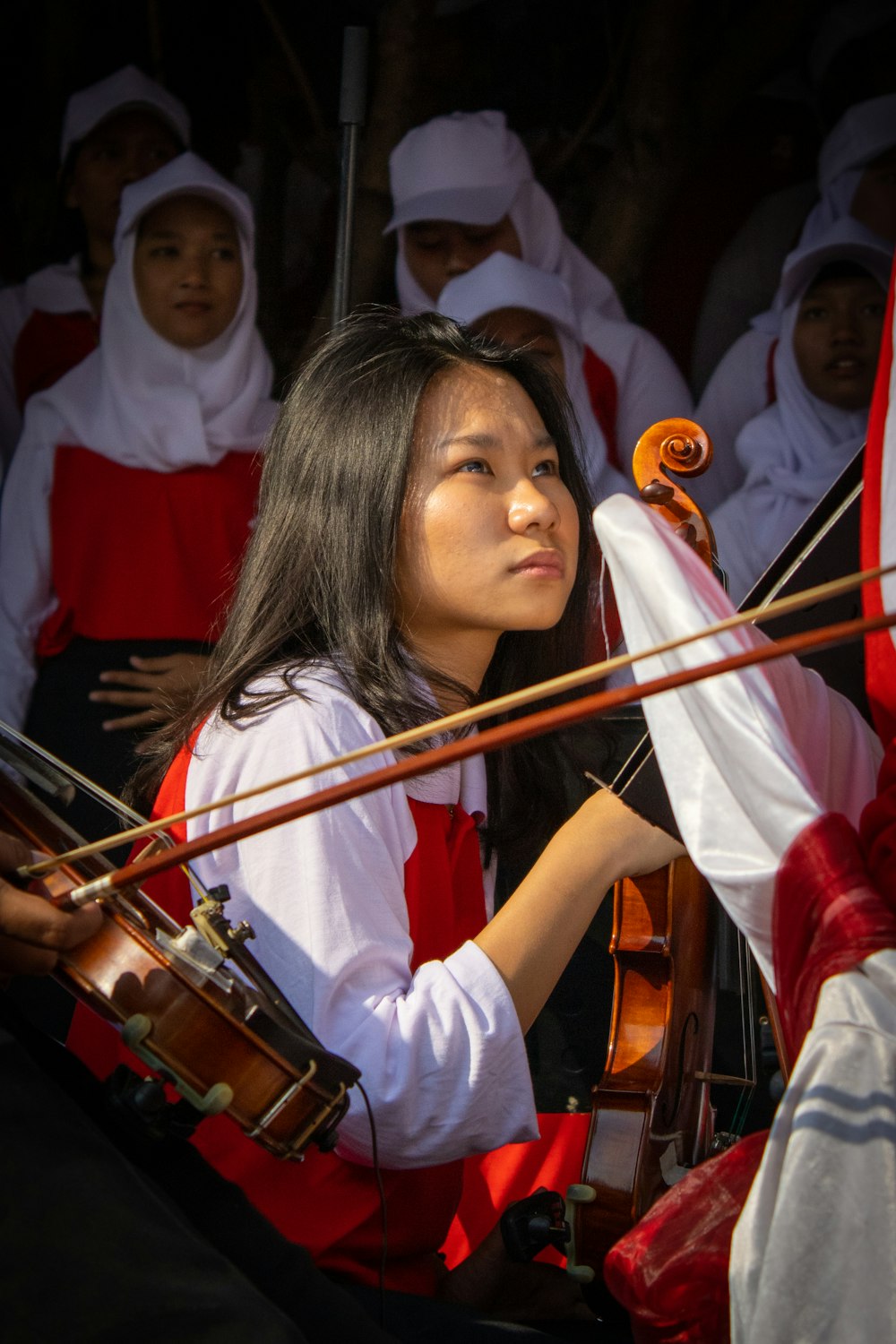 woman playing violin