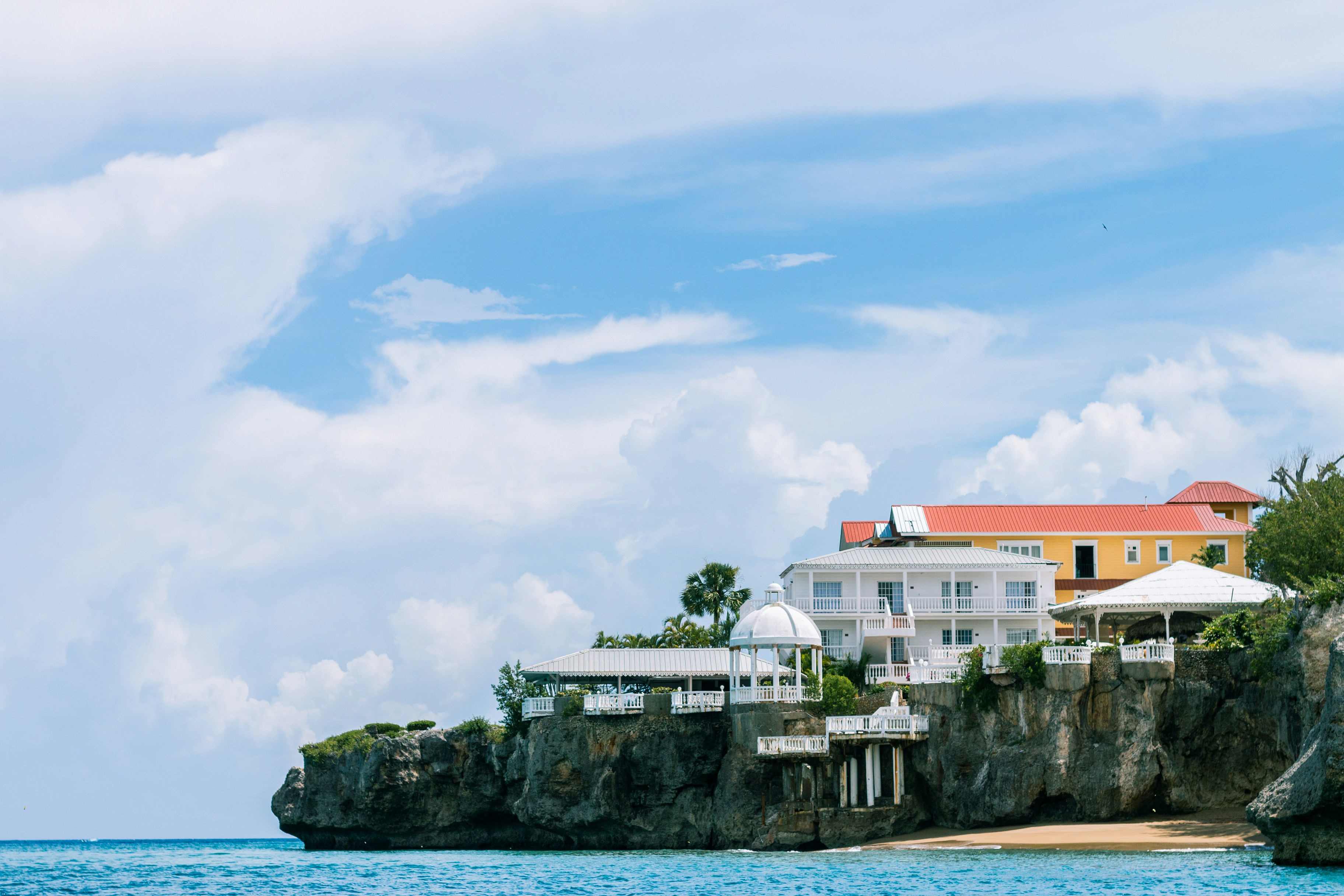 5 Coastal Road Trips Perfect for Travelers Who Want to Find Cheap Motels