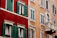 Before and after photos of a freshly painted Alicante residential building facade.