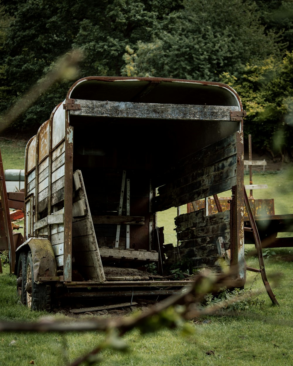 gray metal trailer at daytime