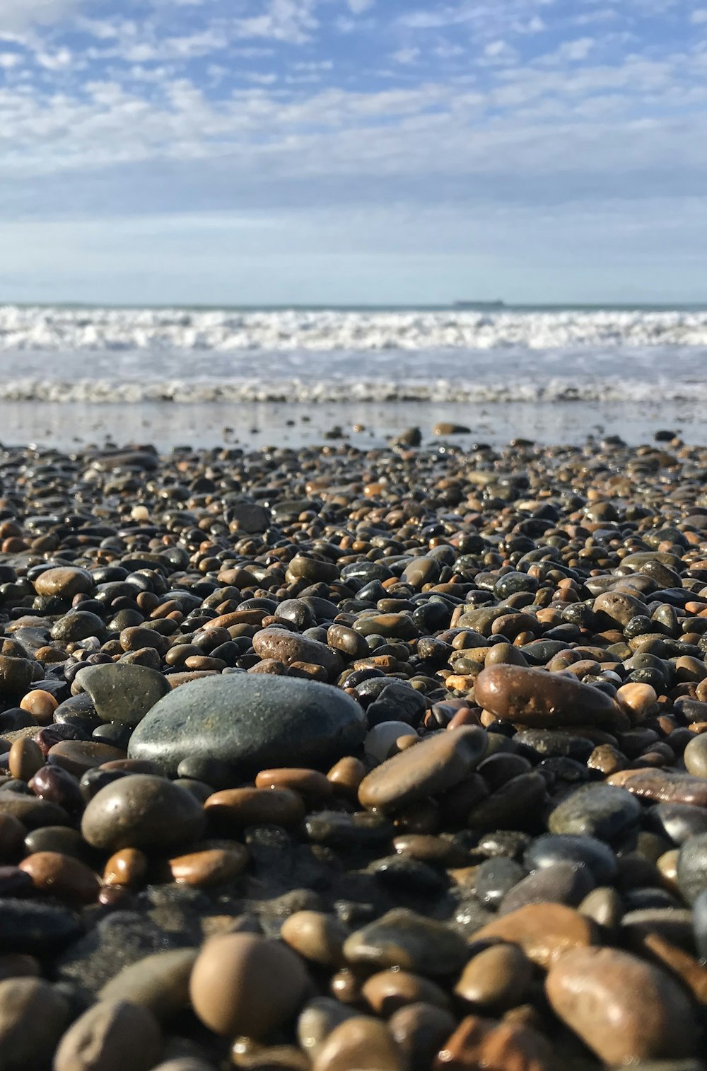 rocks on shore during daytime